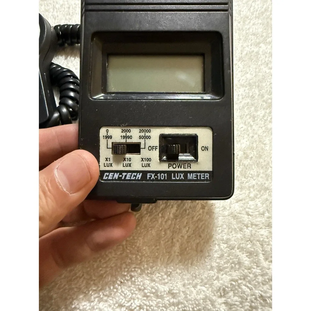CEN-TECH FX-101 LUX METER